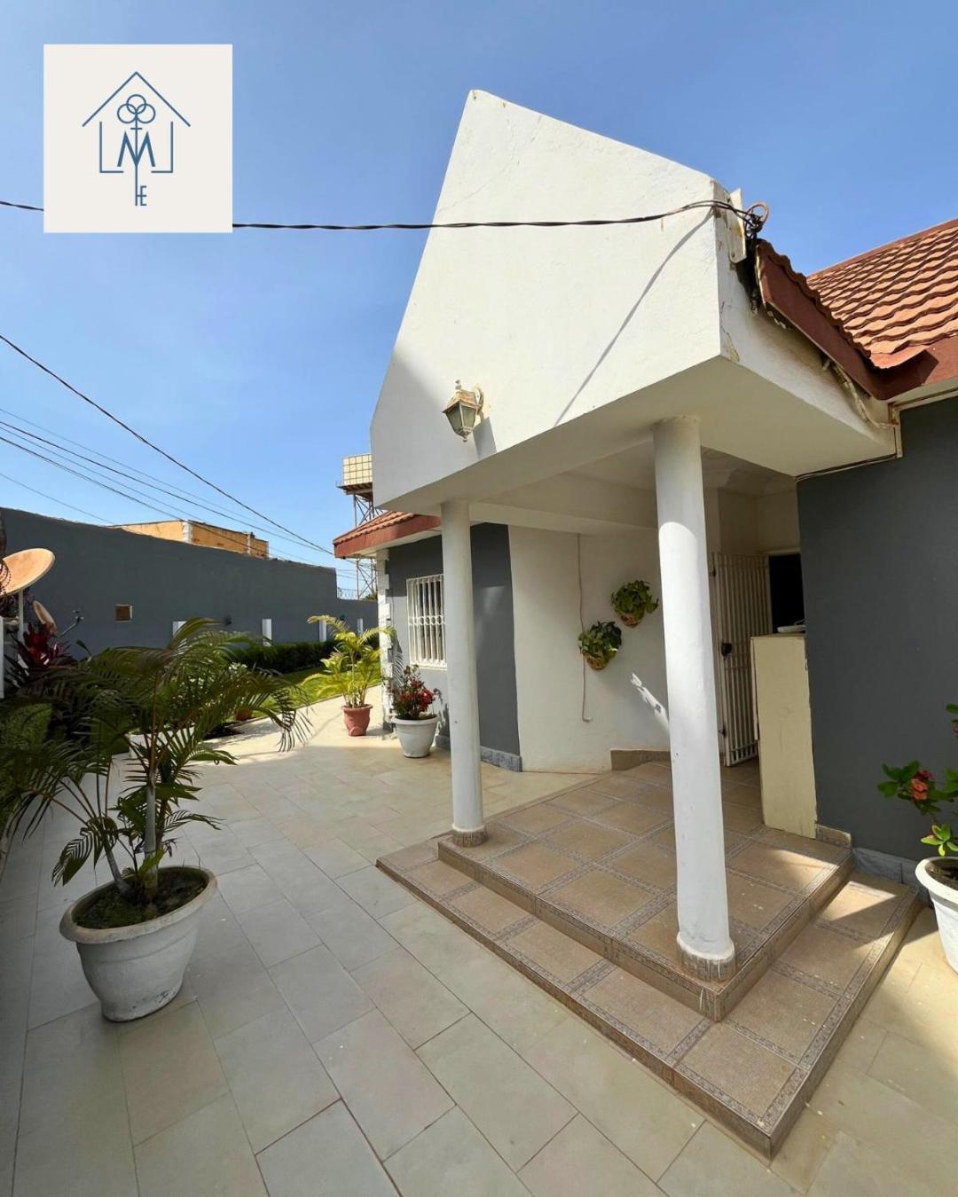 Brufut Luxury Home Serrekunda Bagian luar foto